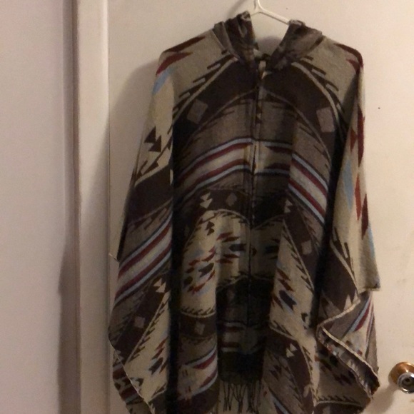 One size fits all beautiful zip up poncho w/ hood - Picture 1 of 5